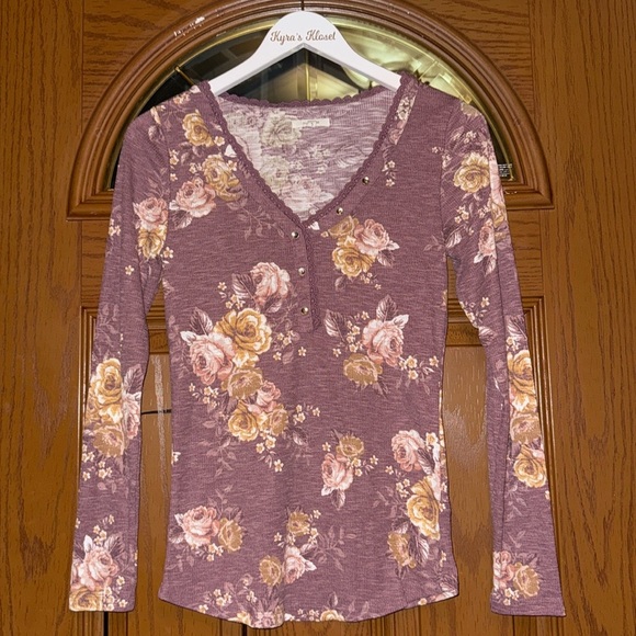 NEW! Maurices Pink Mauve Floral Print Lace Detail V-Neck Long Sleeve Henley Top - Picture 5 of 16